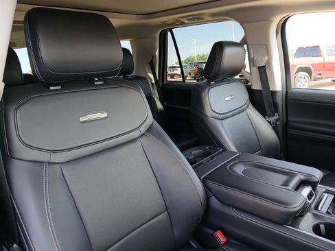 Used 2025 Ford Expedition Platinum AWD/4WD image 56