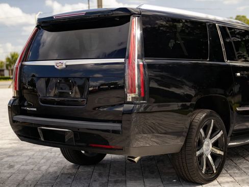 Used 2016 Cadillac Escalade ESV Luxury AWD/4WD image 14