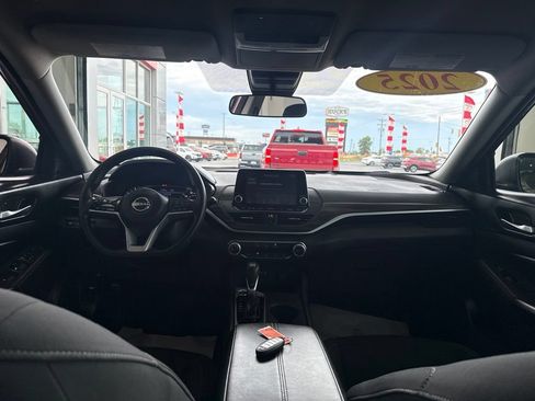 Used 2025 Nissan Altima 2.5 SV FWD image 13