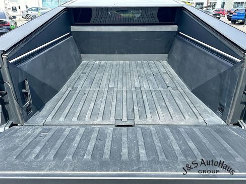 Used 2024 Tesla Cybertruck AWD Crew Cab image 34