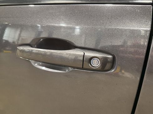 Used 2017 Dodge Grand Caravan SE image 12