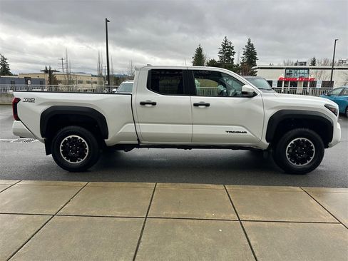 Used 2024 Toyota Tacoma TRD Off-Road image 6