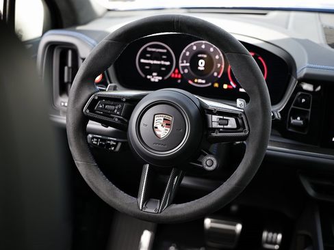 New 2025 Porsche Cayenne GTS image 27