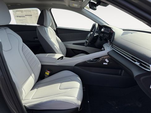 New 2026 Hyundai Elantra Limited FWD image 15