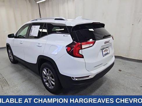 Used 2024 GMC Terrain SLT AWD/4WD image 9