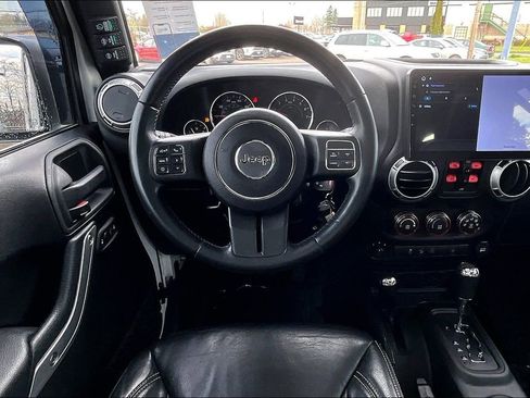 Used 2015 Jeep Wrangler Unlimited Sahara w/ Connectivity Group image 7