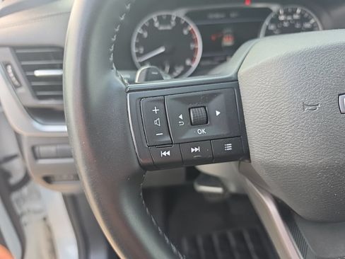 Used 2025 Nissan Rogue SV FWD image 19