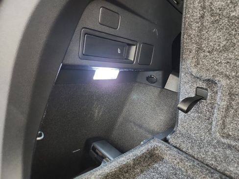 Certified 2023 Volkswagen Tiguan SE R-Line image 35