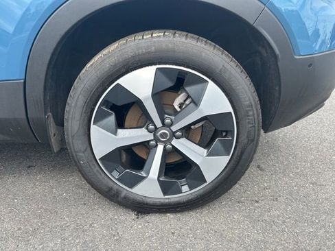 Used 2025 Volvo XC40 B5 Plus AWD/4WD image 9