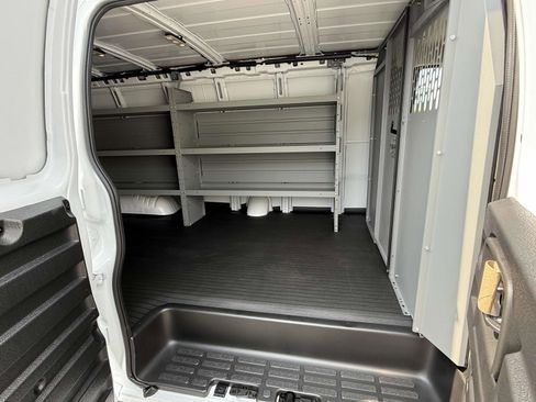 New 2025 Chevrolet Express 3500 Extended image 22