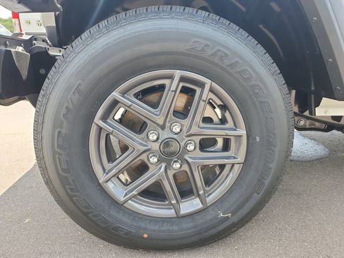 New 2025 Jeep Gladiator Sport image 9