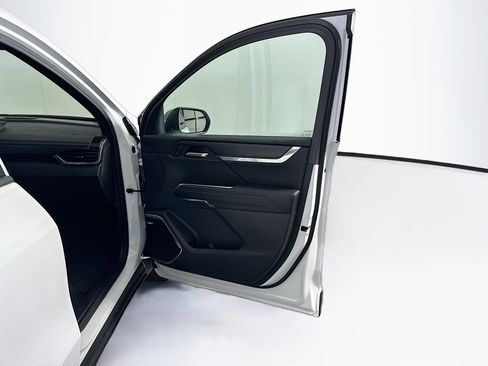 Used 2025 GMC Acadia Elevation image 34