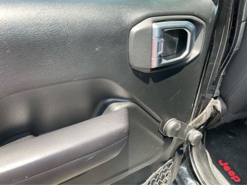 Used 2018 Jeep Wrangler Unlimited Sport AWD/4WD image 19