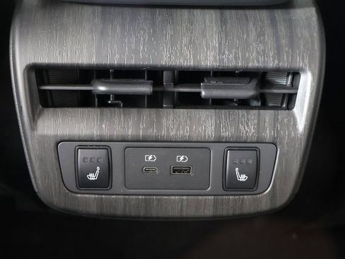 Used 2024 Nissan Ariya AWD image 30