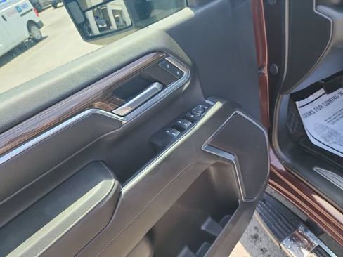 Used 2024 Chevrolet Silverado 2500 LT AWD/4WD image 11