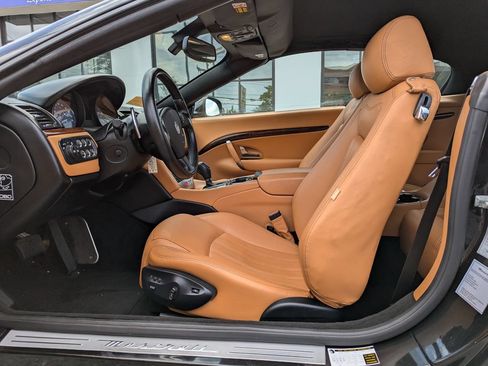 Used 2011 Maserati GranTurismo Convertible RWD image 12