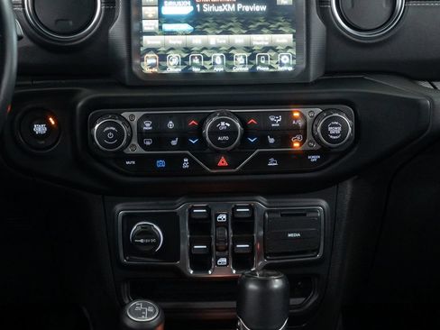 Used 2023 Jeep Wrangler Unlimited Sahara w/ Cold Weather Group AWD/4WD image 17