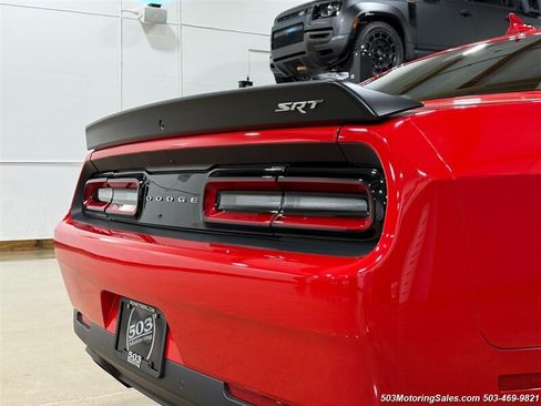 Used 2015 Dodge Challenger SRT Hellcat RWD image 12