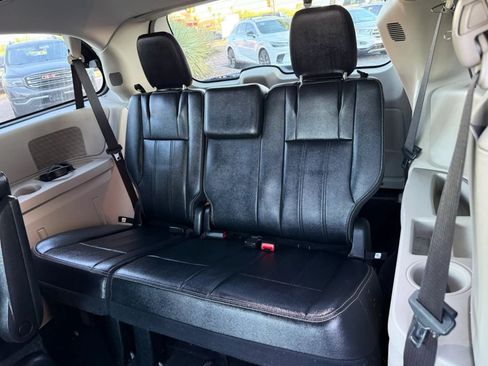 Used 2016 Chrysler Town & Country Touring FWD image 44