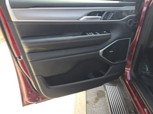 Used 2026 Jeep Grand Wagoneer Limited w/ Premium Group II image 10