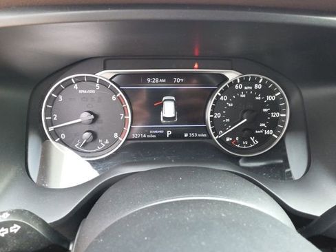 Used 2023 Nissan Rogue SV w/ SV Premium B Package image 17