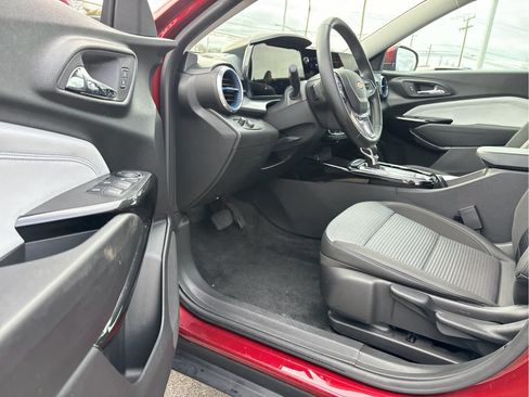 Certified 2024 Chevrolet Trax LT w/ Driver Confidence Package image 8