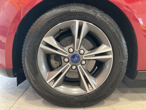 Used 2014 Ford Focus SE w/ SE Sport Package image 9