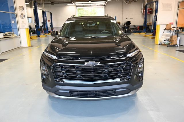 Used 2025 Chevrolet Equinox LT w/ Convenience Package II AWD/4WD image 2
