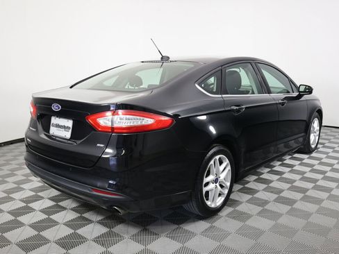 Used 2016 Ford Fusion SE FWD image 2
