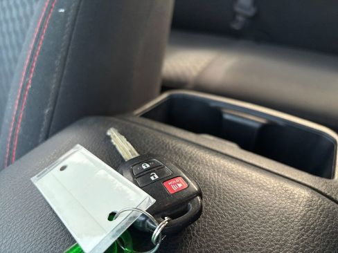 Used 2021 Toyota Tacoma SR5 image 28