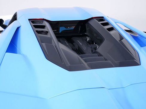 Used 2024 Lamborghini Revuelto image 20