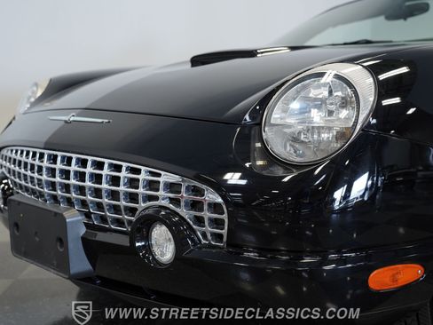 Used 2003 Ford Thunderbird image 31