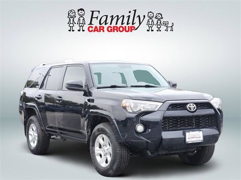 Certified 2018 Toyota 4Runner SR5 image 2