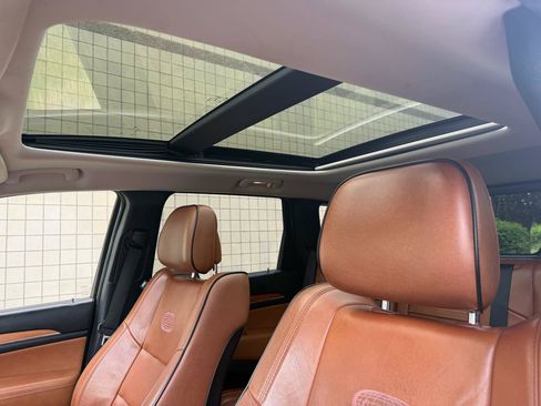 Used 2012 Jeep Grand Cherokee Overland w/ Mopar Chrome Edition Group AWD/4WD image 39