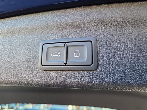 Certified 2025 Audi Q3 2.0T Premium w/ Convenience Package image 29