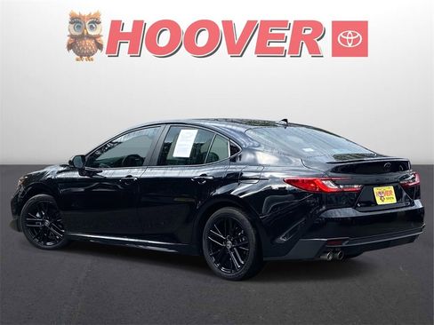 Used 2025 Toyota Camry SE image 6
