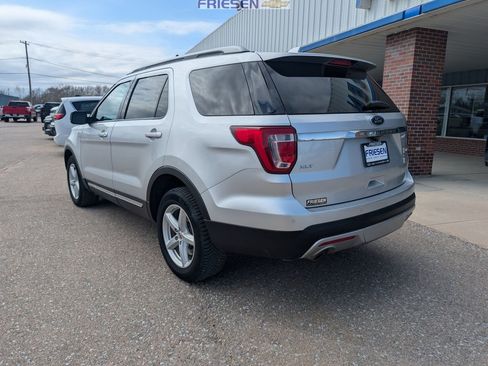 Used 2017 Ford Explorer XLT w/ Equipment Group 202A image 3