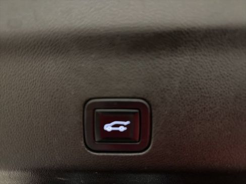 Used 2022 GMC Yukon Denali AWD/4WD image 14