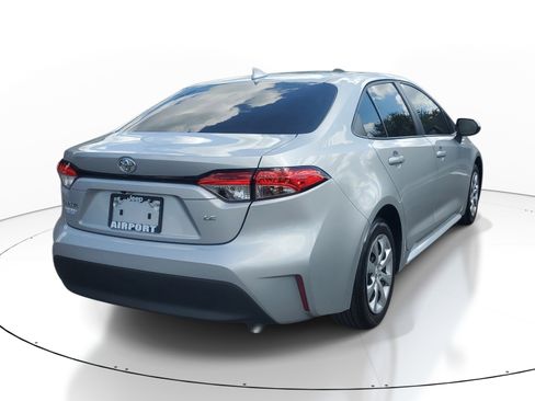 Used 2024 Toyota Corolla LE FWD image 5