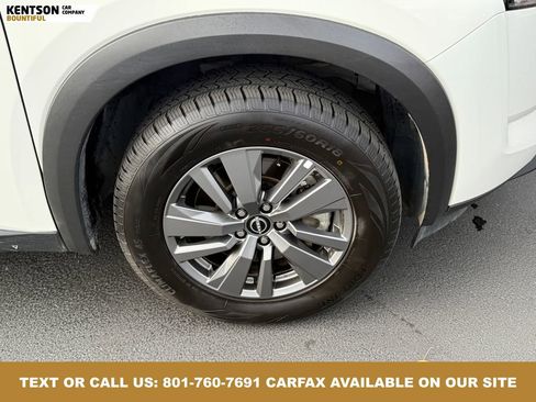 Used 2025 Nissan Pathfinder SV image 16