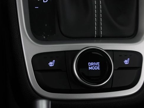 Certified 2026 Hyundai Venue SEL FWD image 25