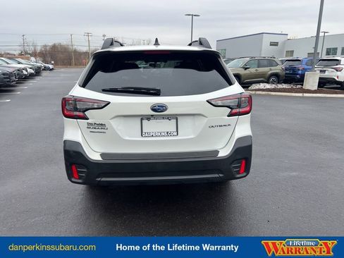 Used 2022 Subaru Outback Premium image 5