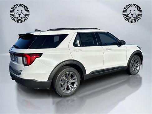 New 2026 Ford Explorer Active image 5