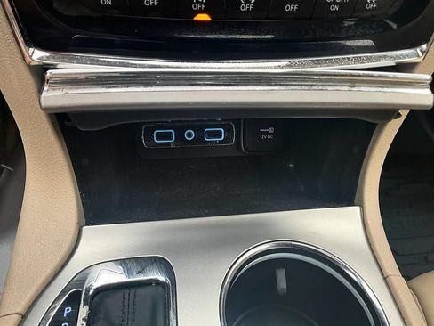 Used 2019 Jeep Grand Cherokee Limited AWD/4WD image 22