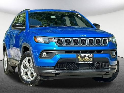 Used 2024 Jeep Compass Latitude AWD/4WD image 2