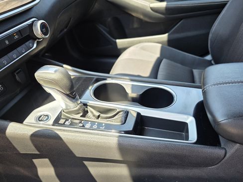 Used 2024 Nissan Altima 2.5 SV image 13