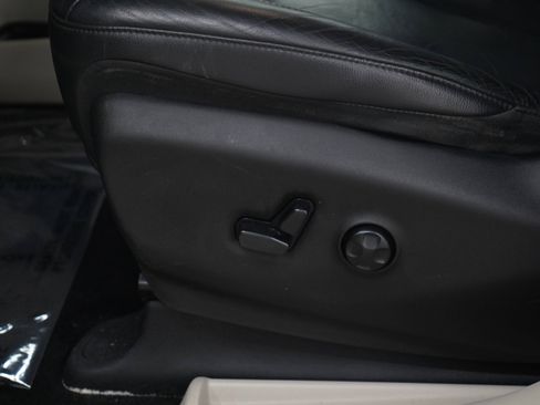 Used 2017 Chrysler Pacifica Touring-L FWD image 24