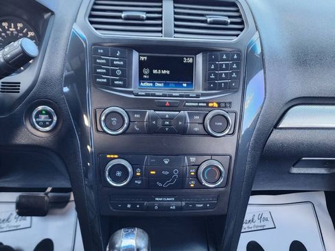 Used 2019 Ford Explorer XLT FWD image 14