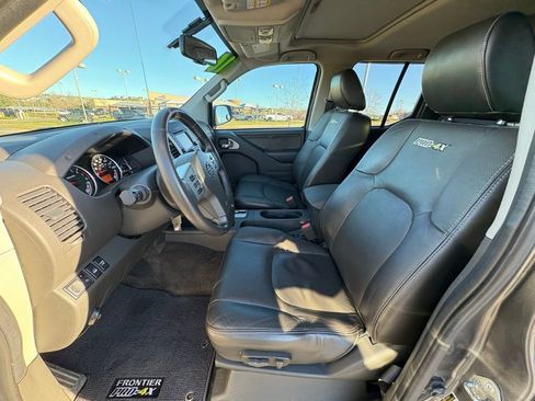 Used 2016 Nissan Frontier PRO-4X image 11