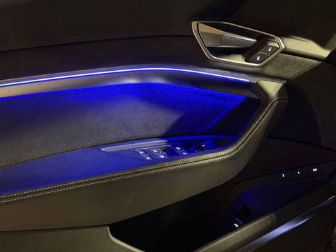 Certified 2024 Audi SQ8 e-tron Premium Plus w/ Black Optic Package AWD/4WD image 14